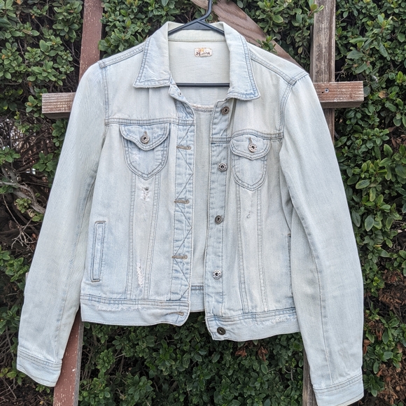 Mudd Distressed Denim Jacket Size: Medium - Picture 14 of 14